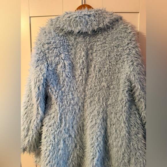 Guess Los Angeles Powder Blue Faux fur teddy coat. Size large. - Picture 7 of 16